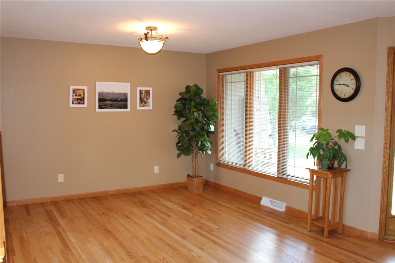 For Sale: 1106 Woodbridge Tr Waunakee, WI 53597