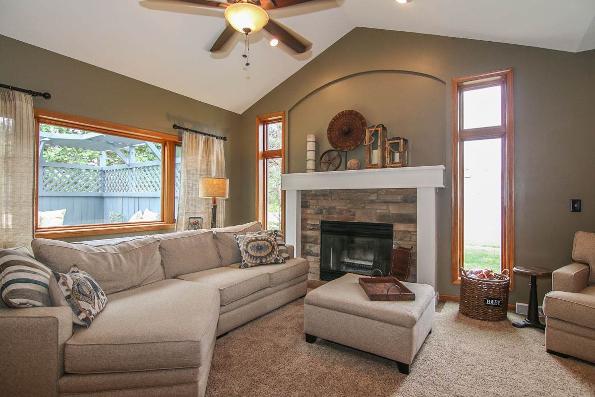 2 Hodgson Ct, Madison WI 53717