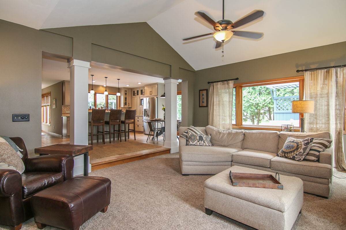 2 Hodgson Ct, Madison WI 53717