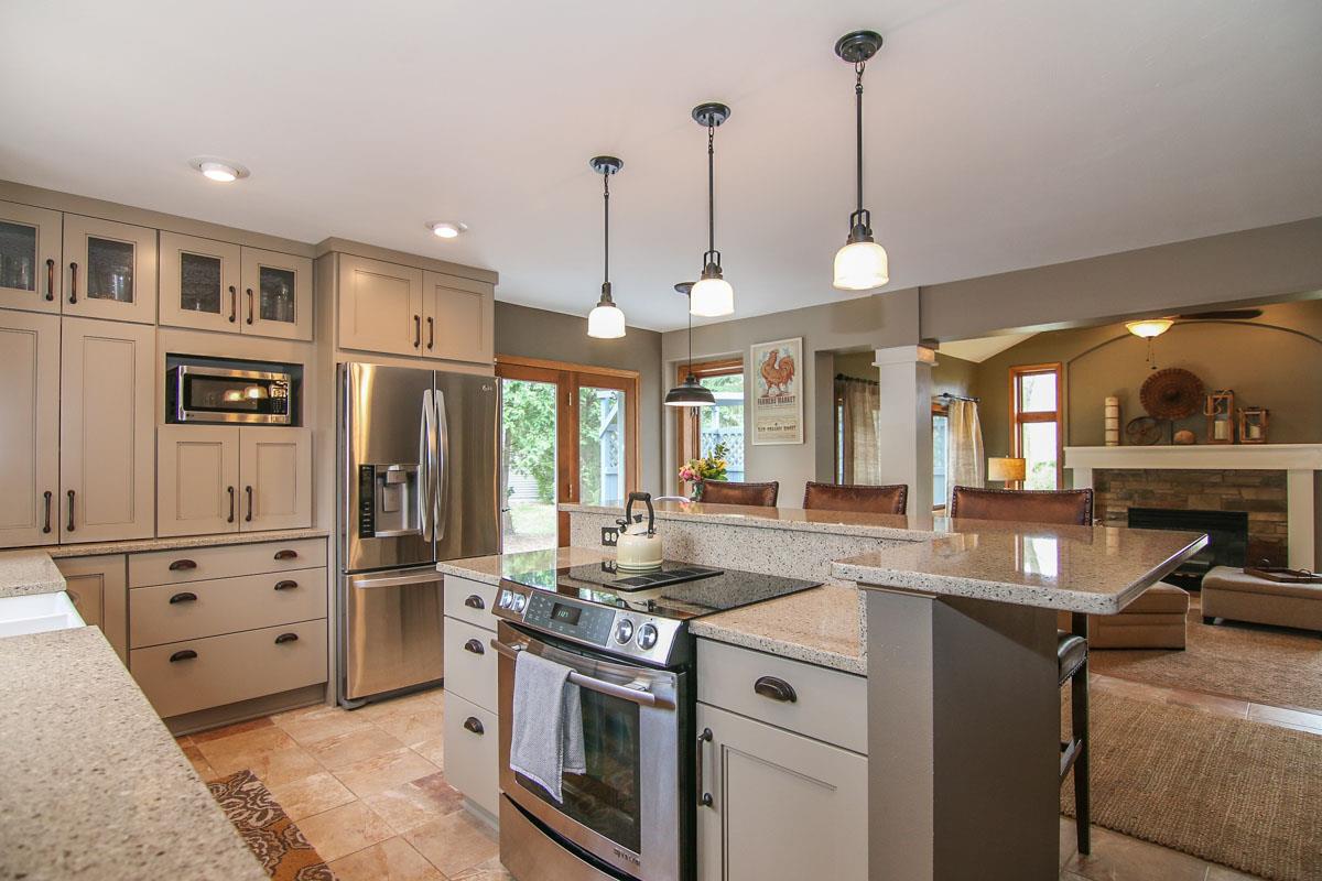 2 Hodgson Ct, Madison WI 53717