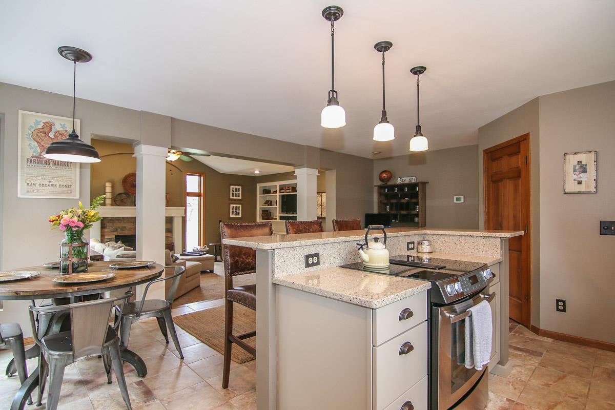 2 Hodgson Ct, Madison WI 53717