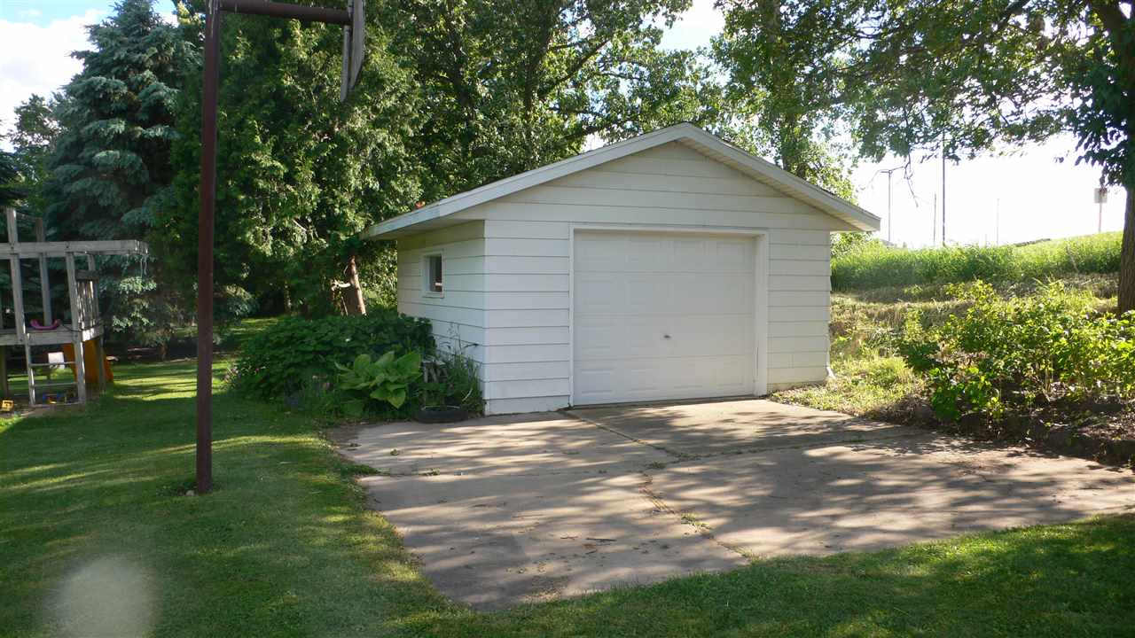 For Sale: 404 Parkview Dr Columbus, WI 53925