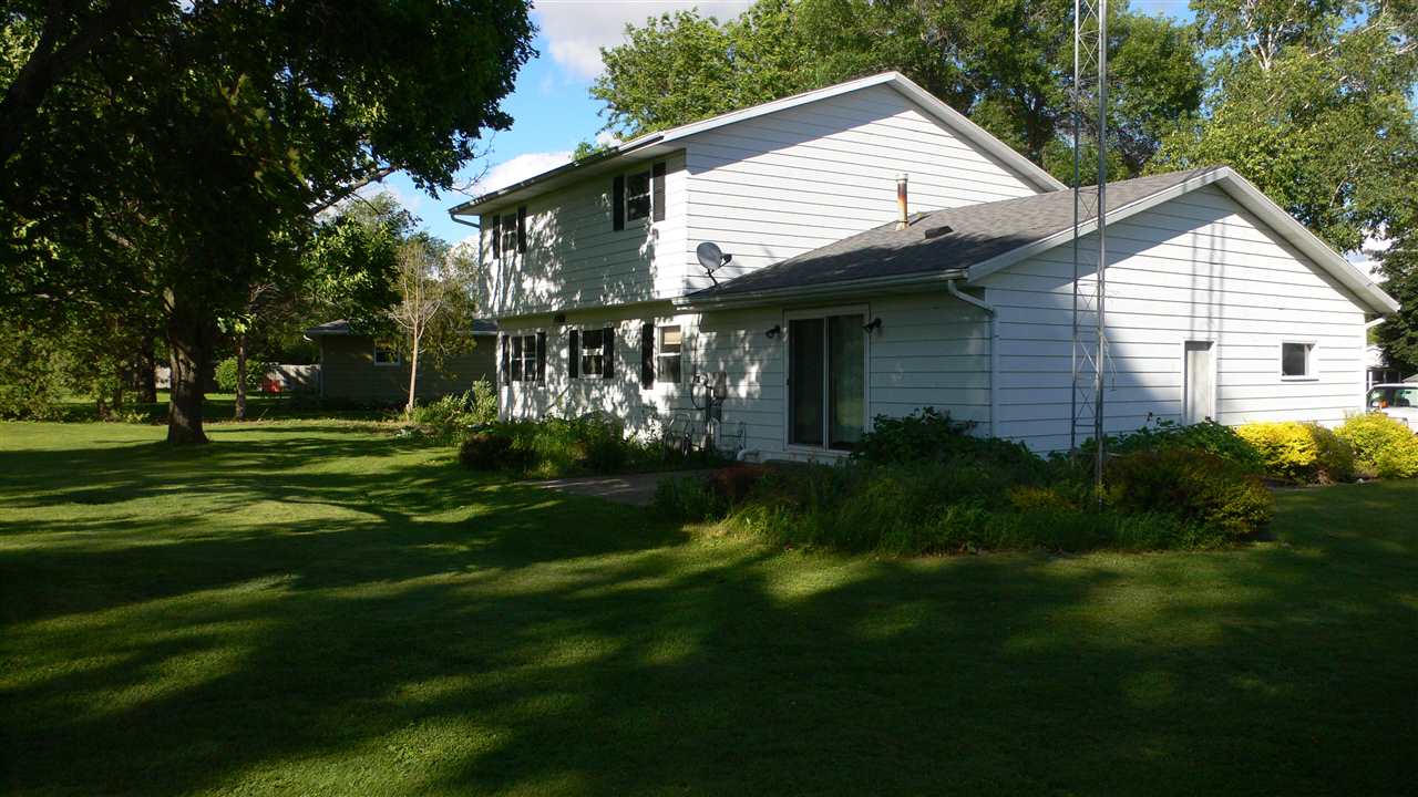 For Sale: 404 Parkview Dr Columbus, WI 53925