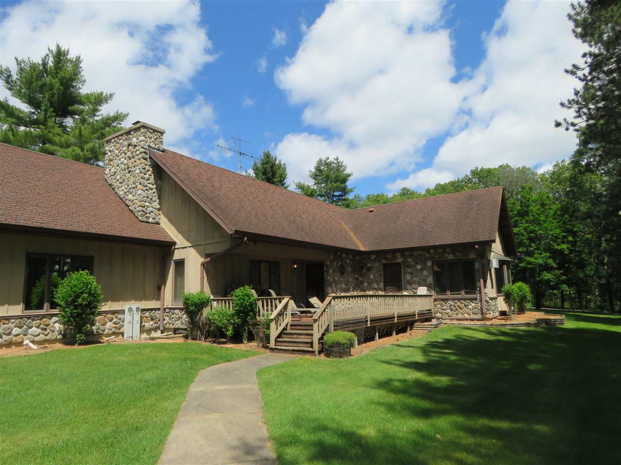 For Sale: 1490 Hwy 82 Wisconsin Dells, WI 53965