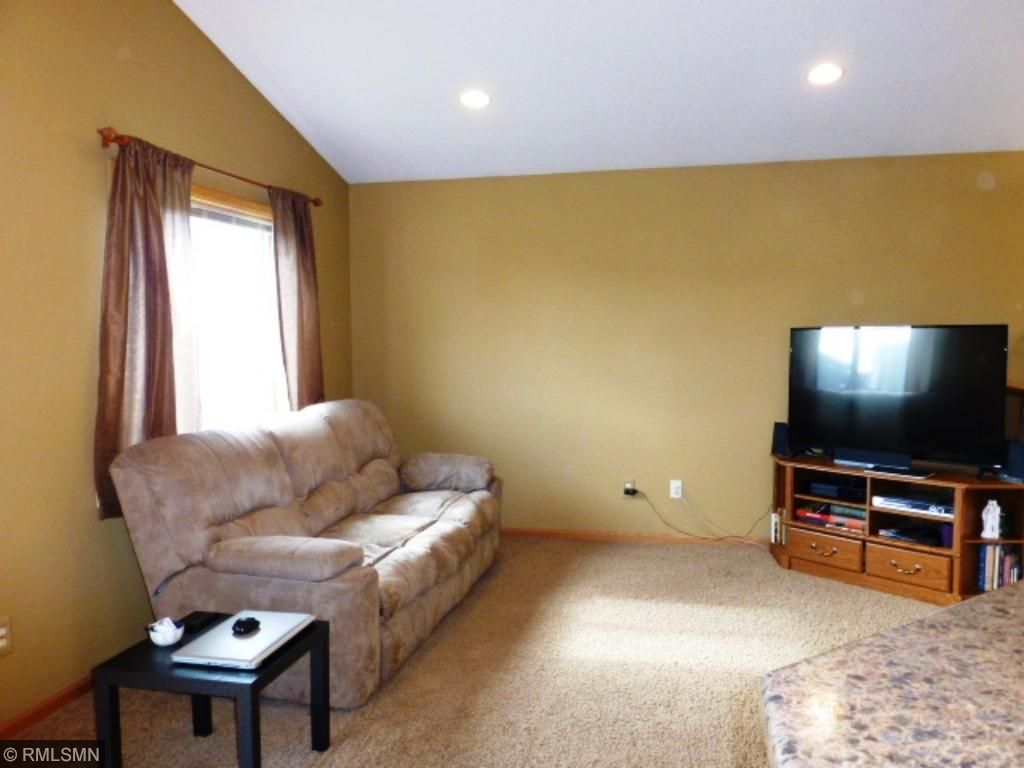 254 W 6th St