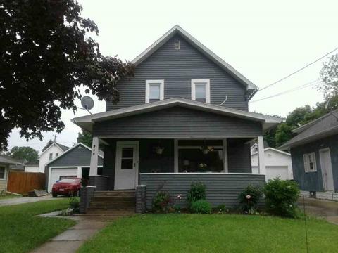 213 Oak St