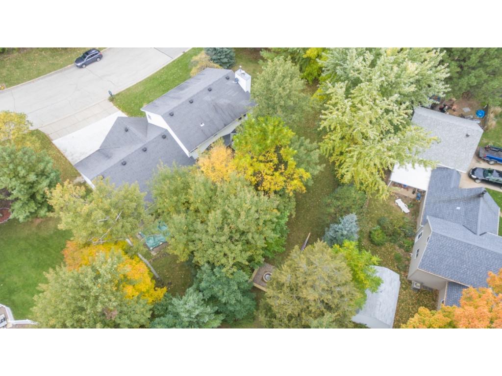 2401 Hillside Ln