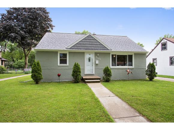 For Sale: 1203 S Oneida Green Bay, WI 54304