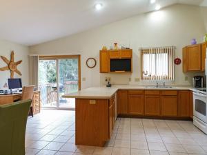 332 5th Ave N