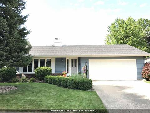 620 W Brewster St