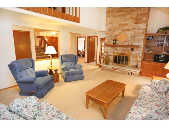 For Sale: 484 Olde Midway Rd Menasha, WI 54952