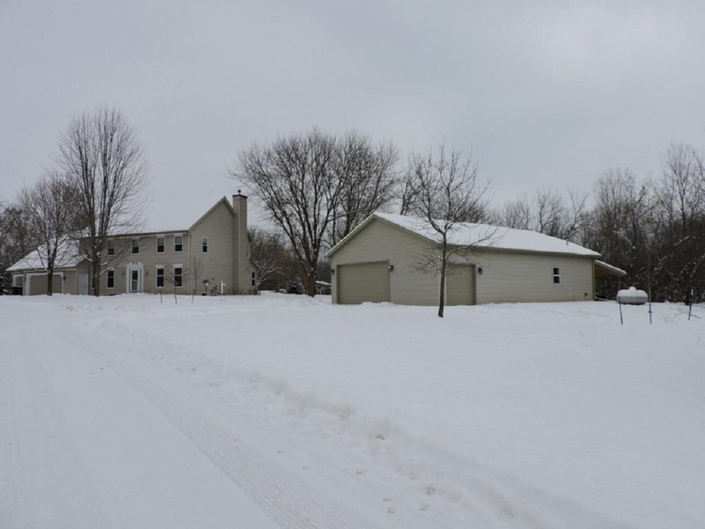 1835 Hickory Ln