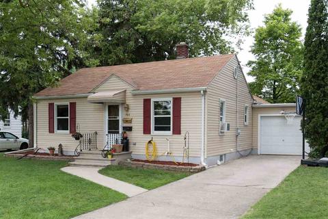 750 W Winneconne Ave