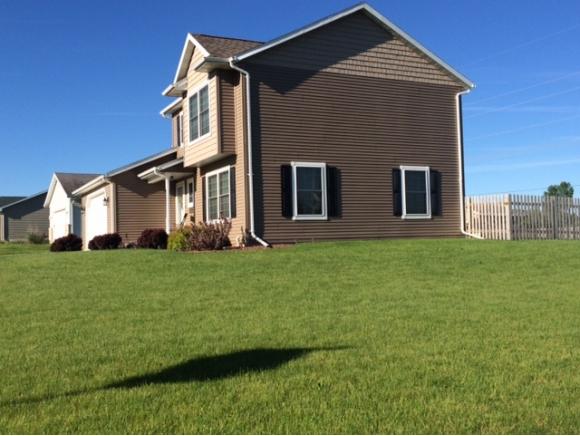For Sale: 1701 Cedarhurst Dr New London, WI 54961