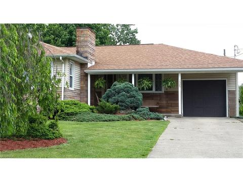 208 Maple St