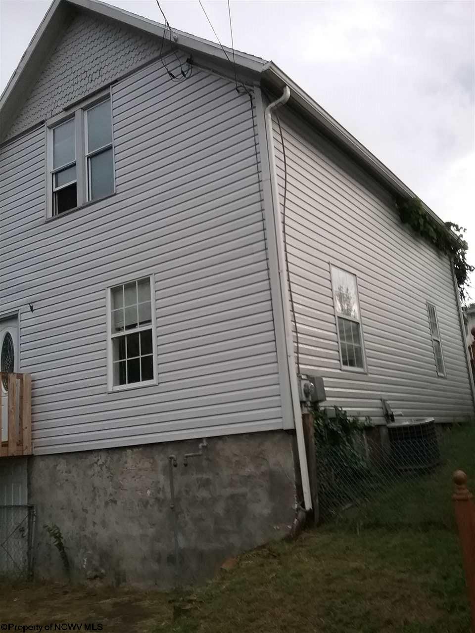 426 Bell St