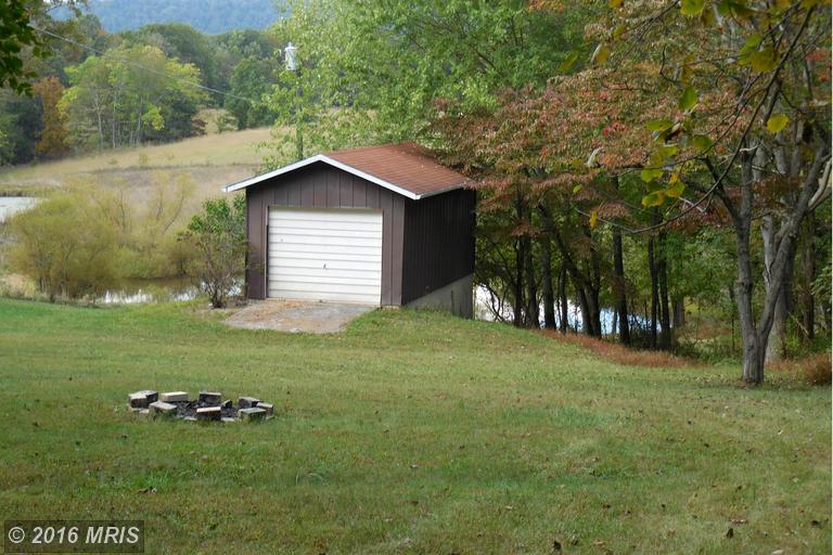 387 Catlett Ln
