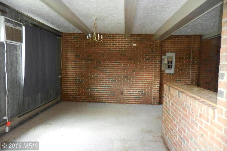 387 Catlett Ln