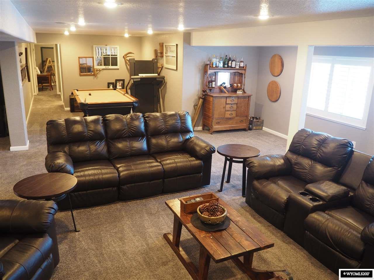 1011 Meadow Ln