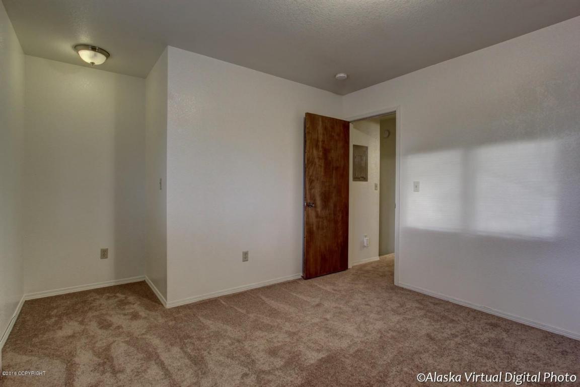 433 N Bunn Street, Anchorage, AK 99501