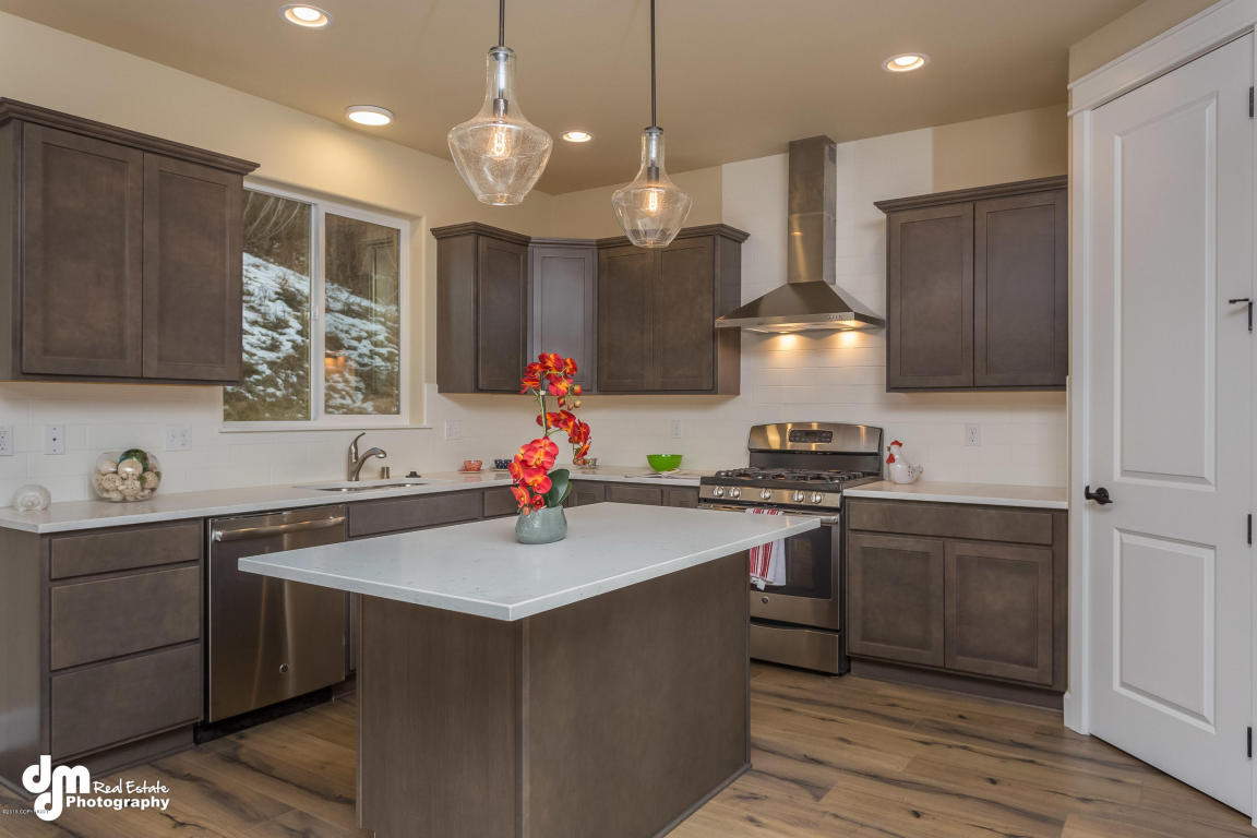 5711 Grand Teton Loop, Anchorage, AK 99502