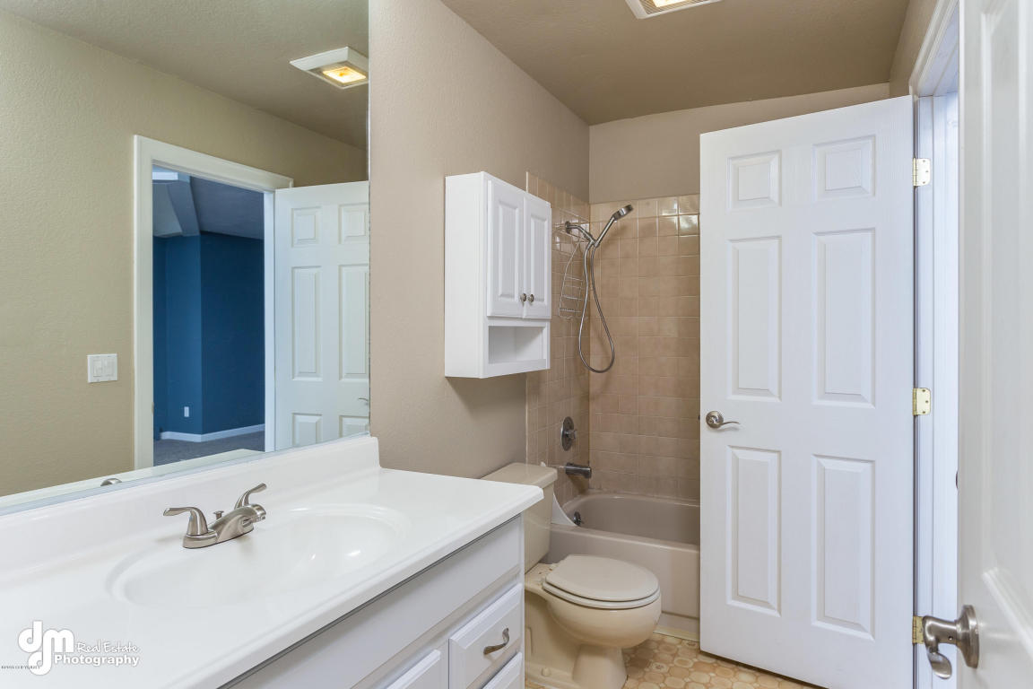8054Country Woods Dr, Anchorage, United States 99502