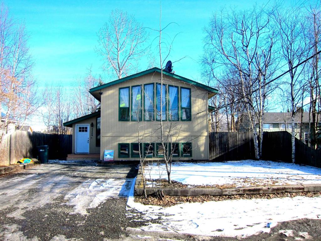4249 Wright Street, Anchorage, AK 99508