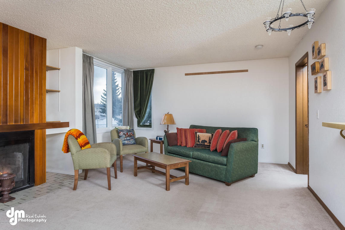 601 Copperbush Court, Anchorage, AK 99518