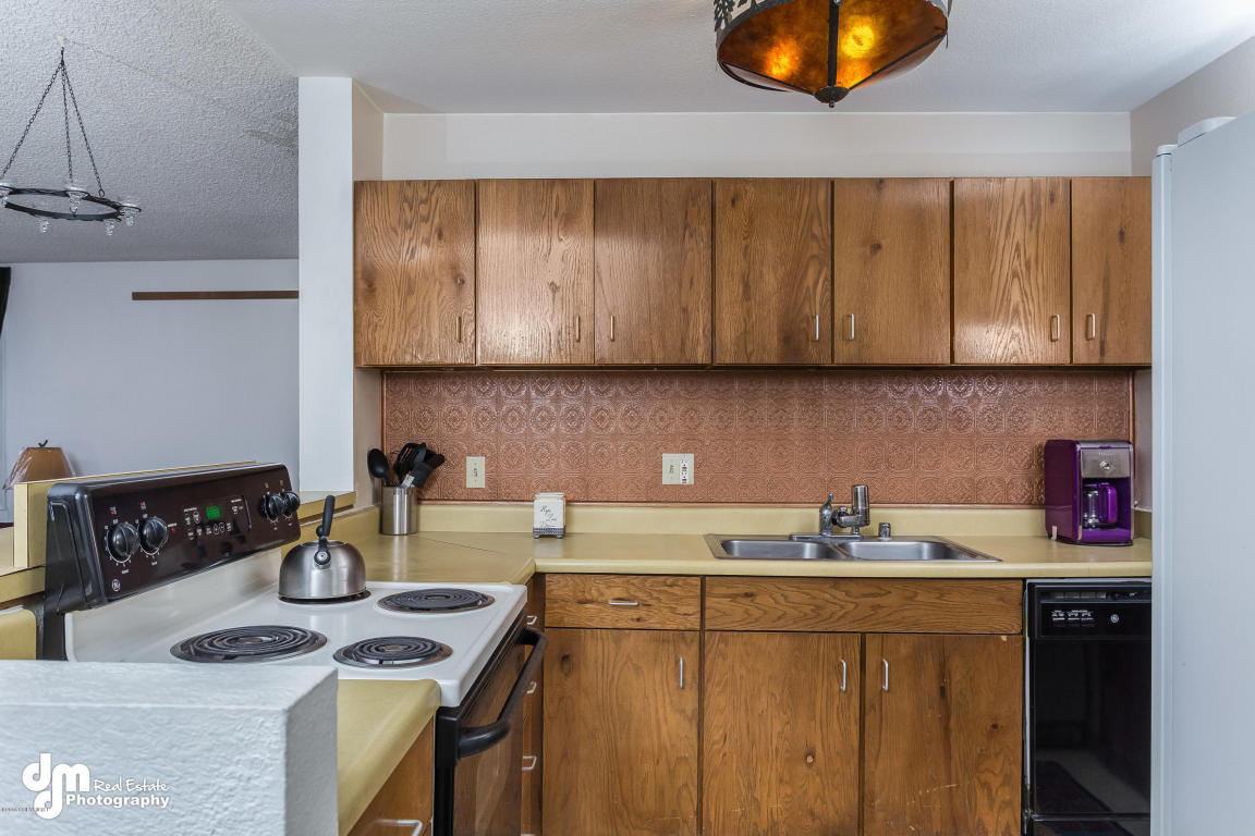 601 Copperbush Court, Anchorage, AK 99518
