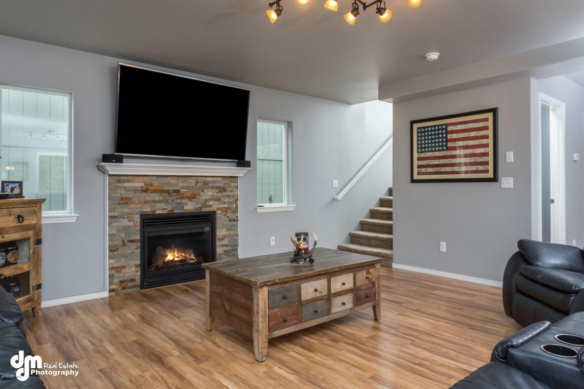 9119Eagle River Ln, Eagle River, United States 99577