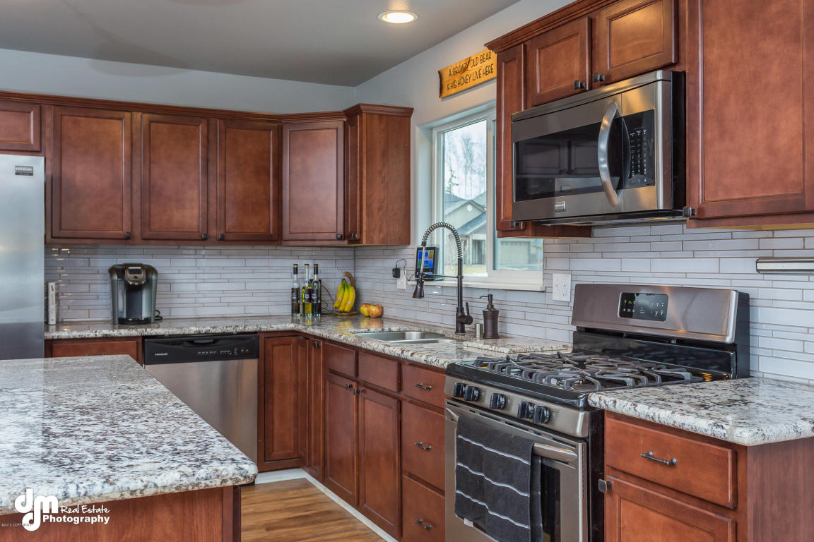 9119Eagle River Ln, Eagle River, United States 99577