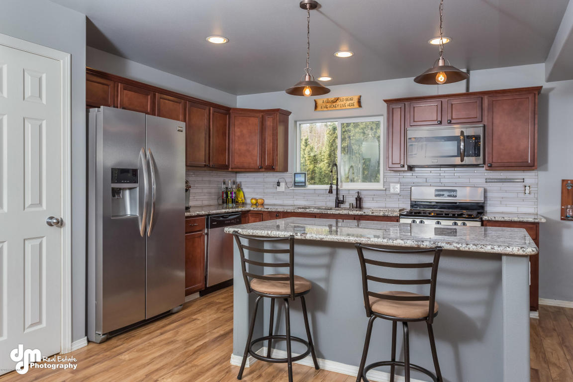 9119Eagle River Ln, Eagle River, United States 99577