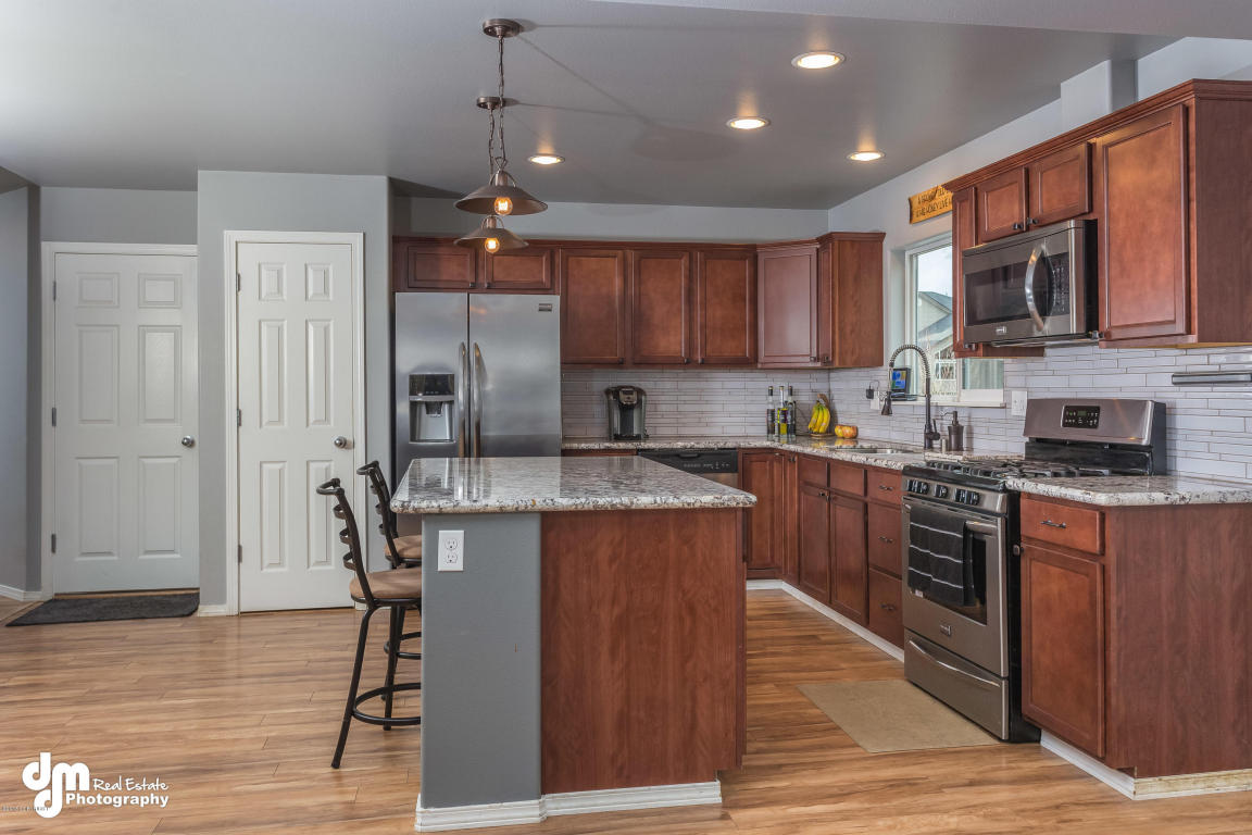 9119Eagle River Ln, Eagle River, United States 99577