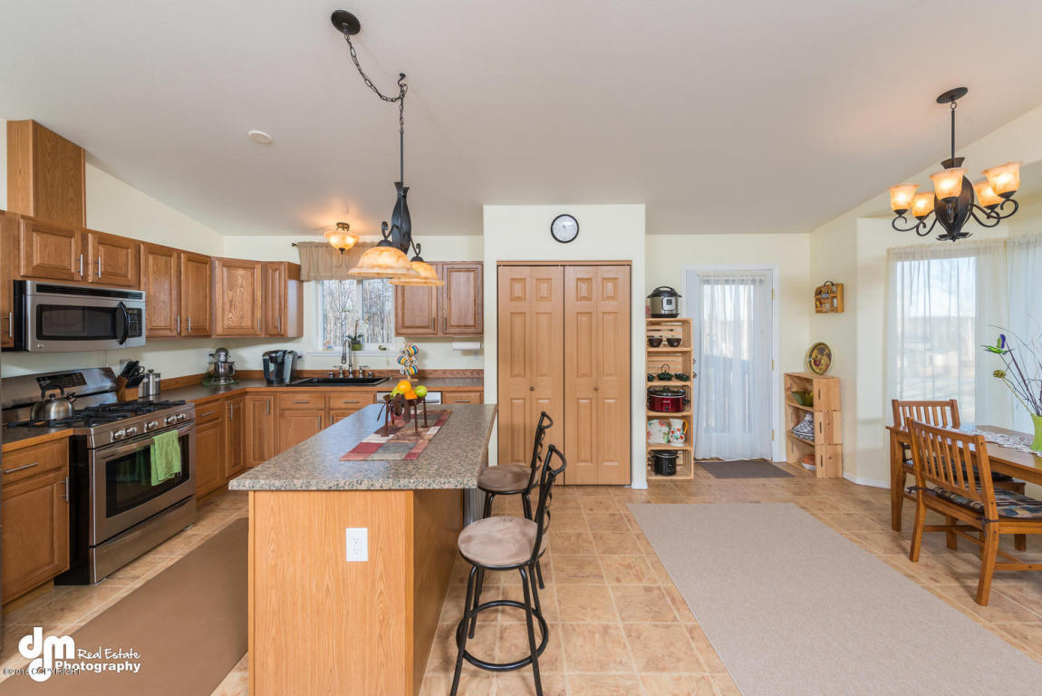 4270 W Rangeview Drive, Wasilla, AK 99623