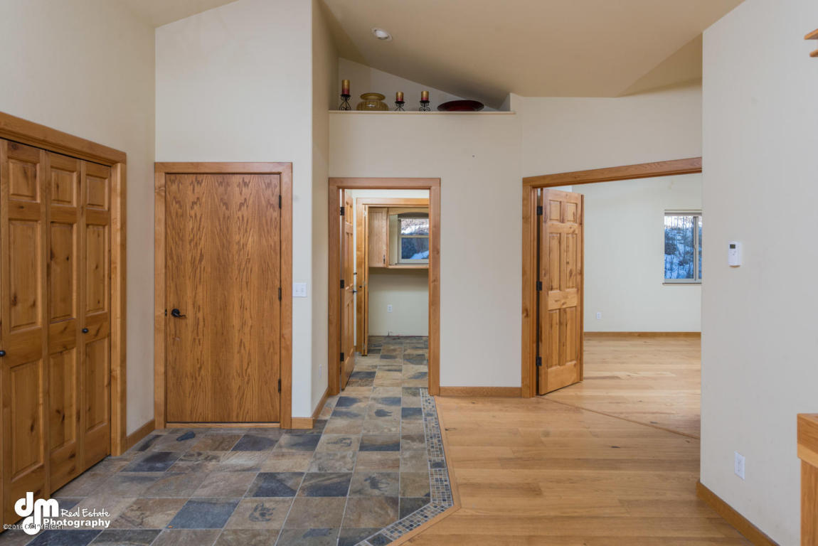 14051 E Mikes Lane, Palmer, AK 99645