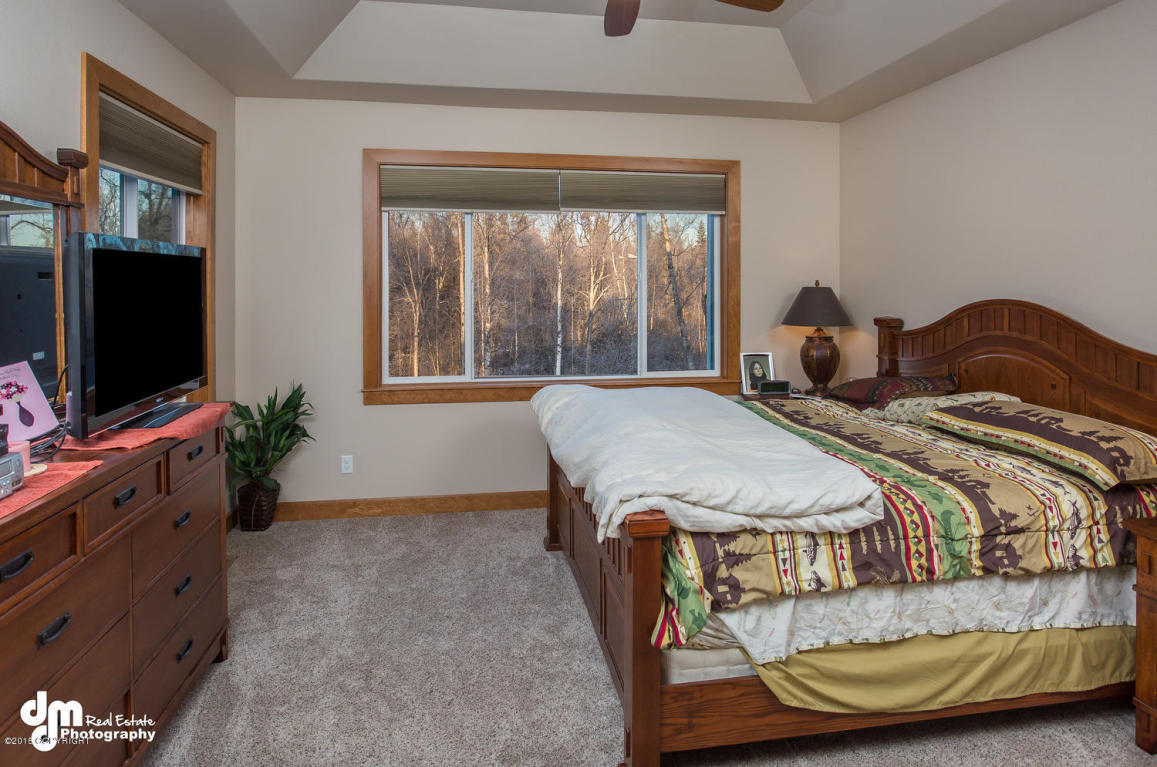 6952 S Hayfield Road, Wasilla, AK 99654
