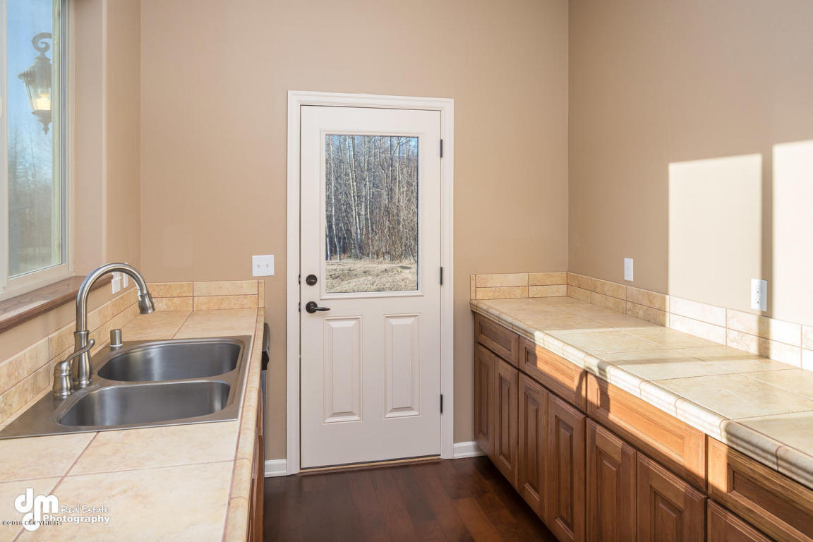 815 S Stamper Drive, Wasilla, AK 99654