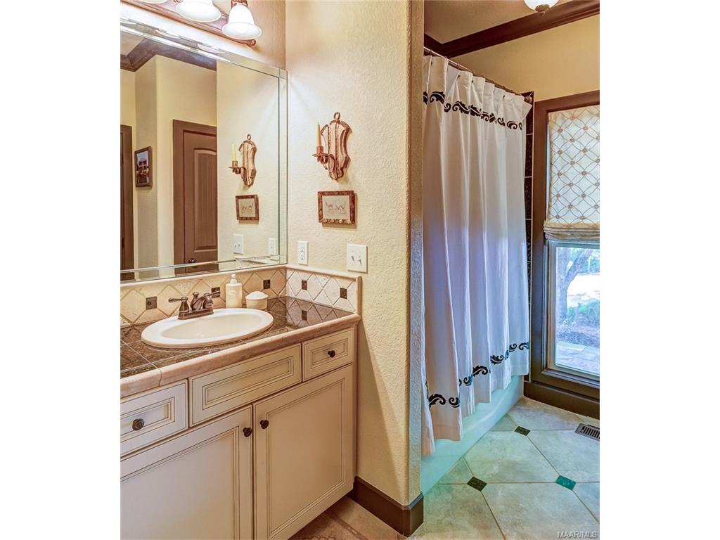 1230 North Ridge Drive, Alexander City, AL 35010