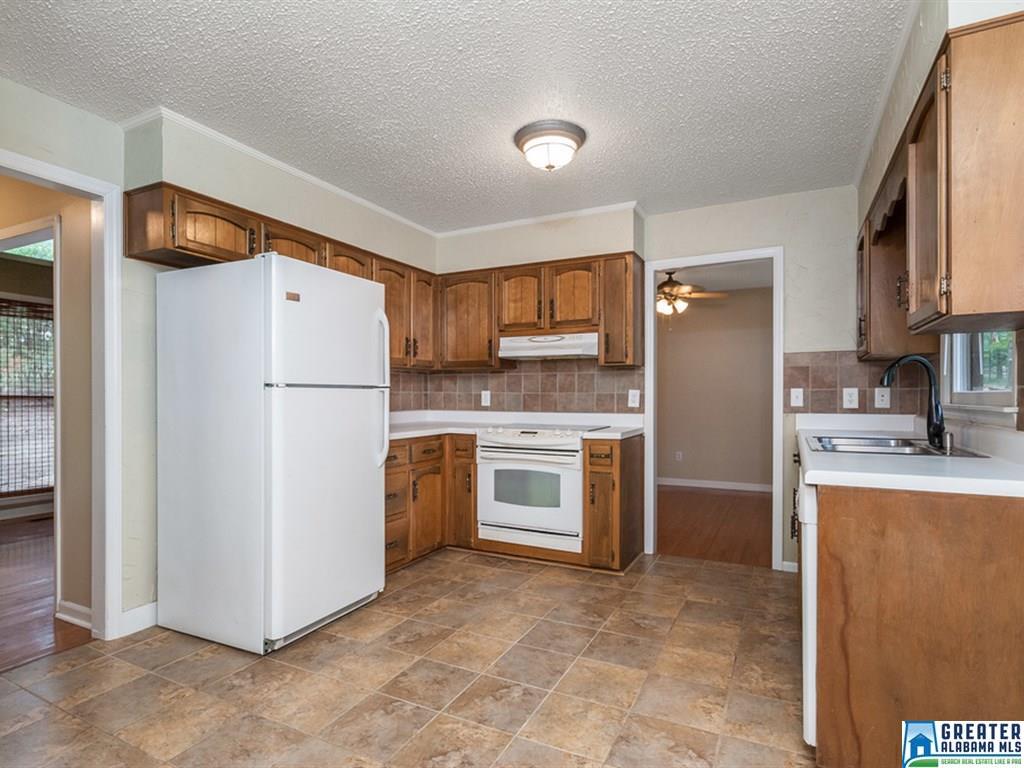 2450 EDWARDS DR, Bessemer, AL 35022