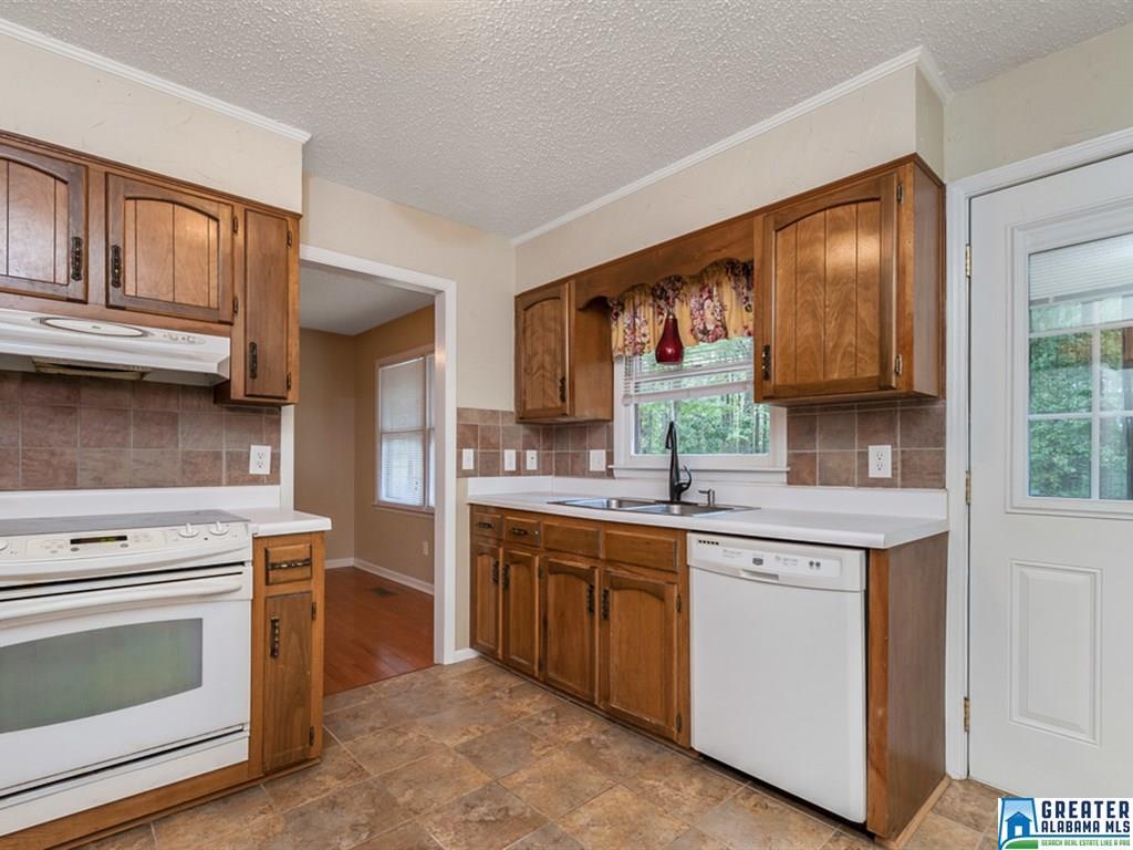 2450 EDWARDS DR, Bessemer, AL 35022