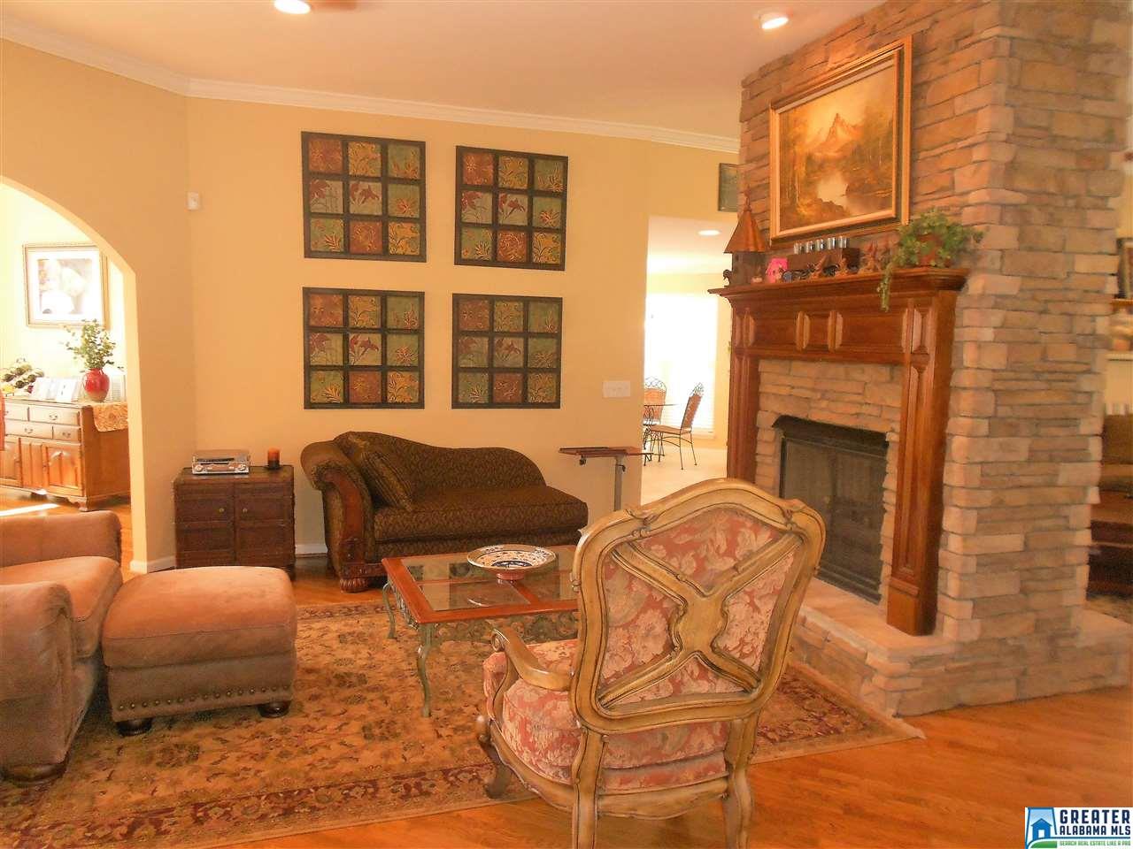 2733 OAKLEAF CIR, Helena, AL 35022