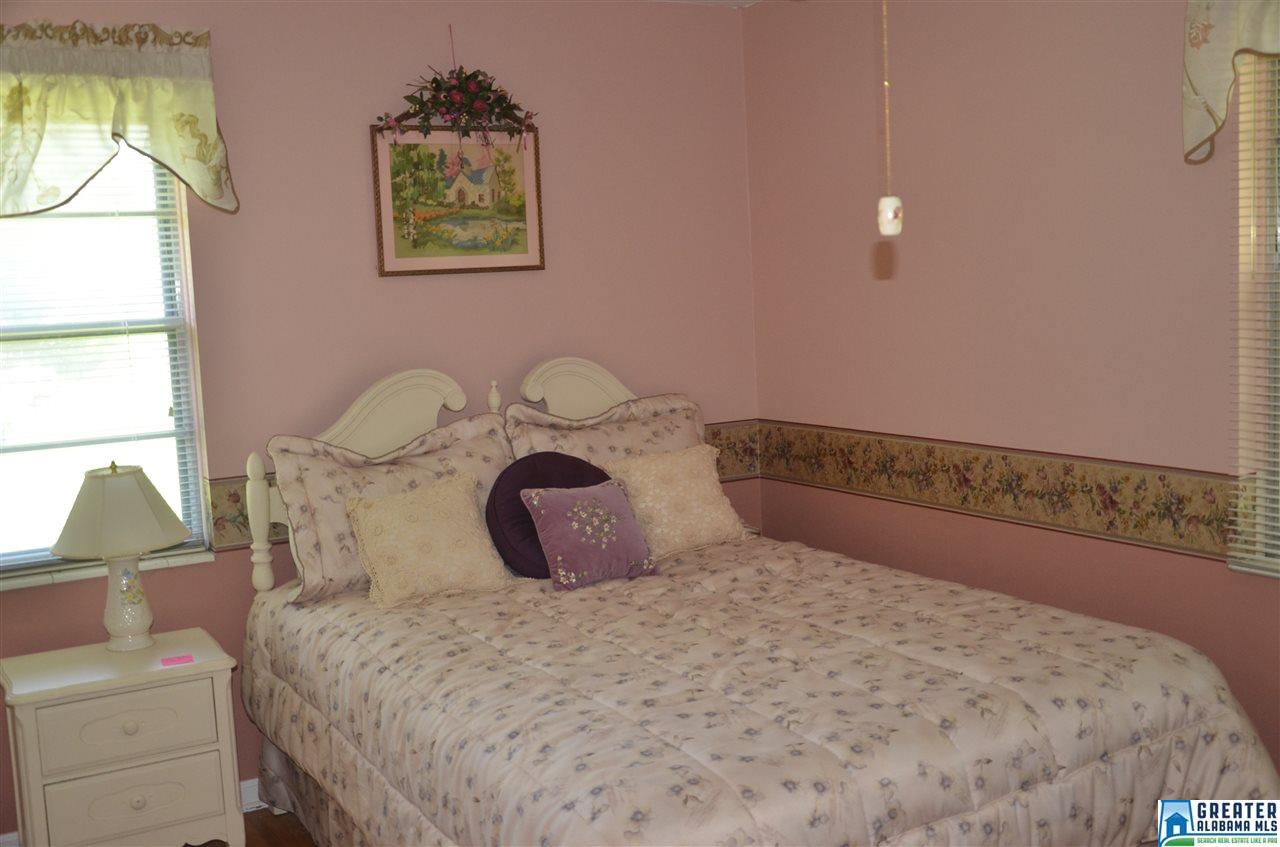 628 CAMBRIDGE RD, Hueytown, AL 35023