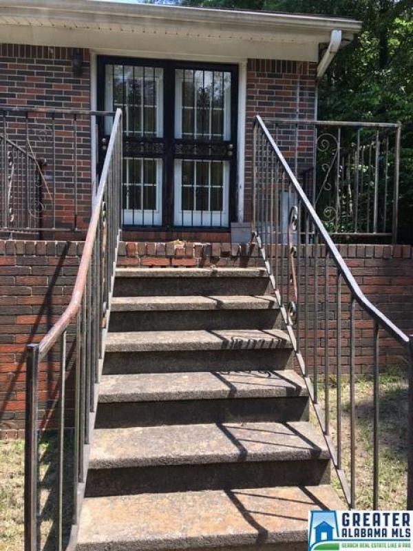 96 Chapel Drive, Hueytown, AL 35023