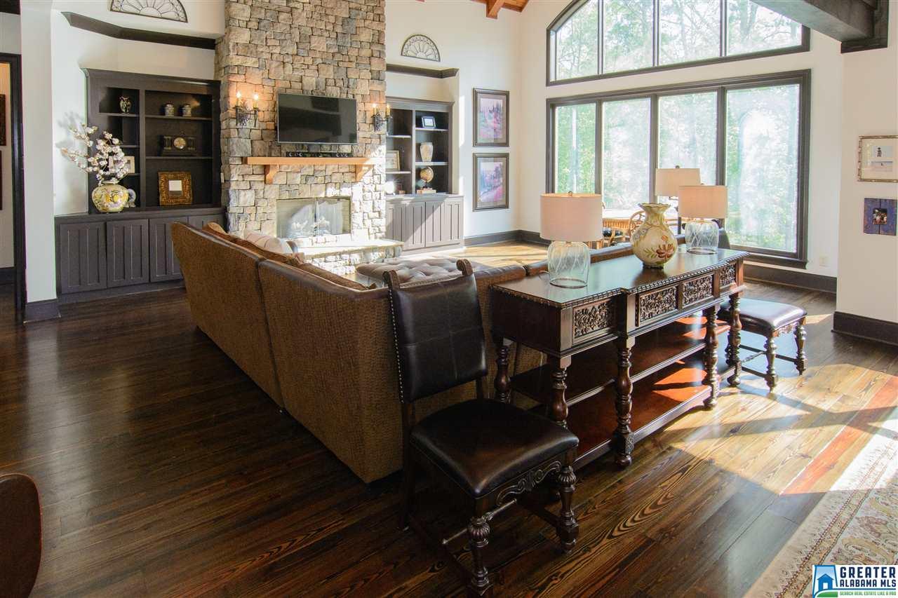 193 MERRY GLEN LN, Chelsea, AL 35043