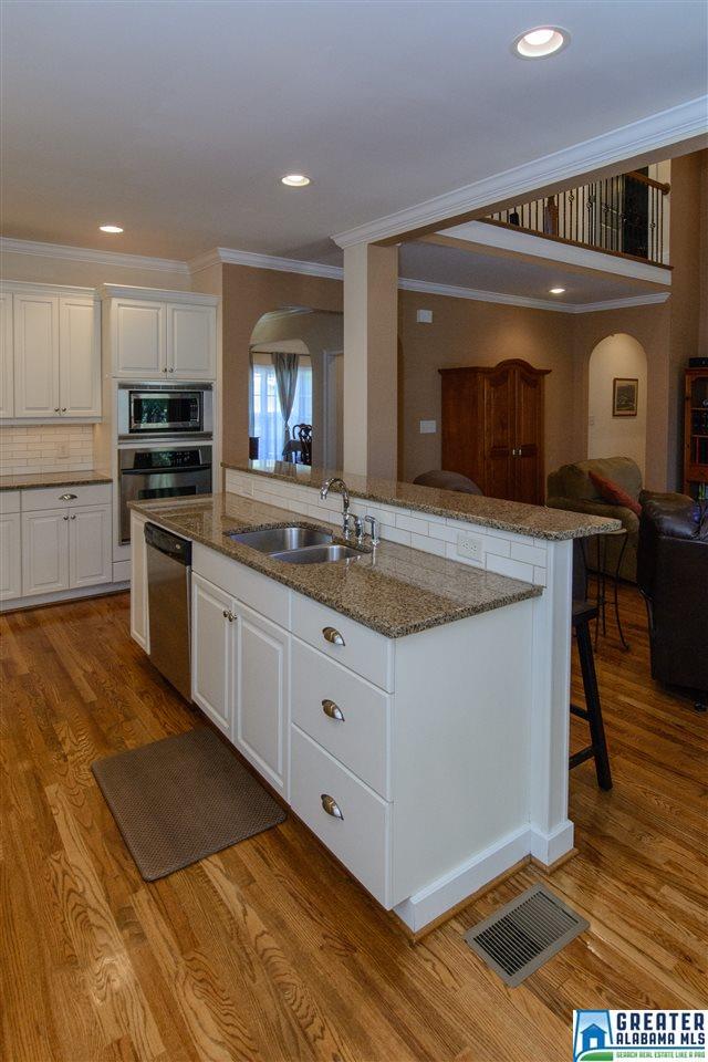 1061 DUNSMORE DR, Chelsea, AL 35043