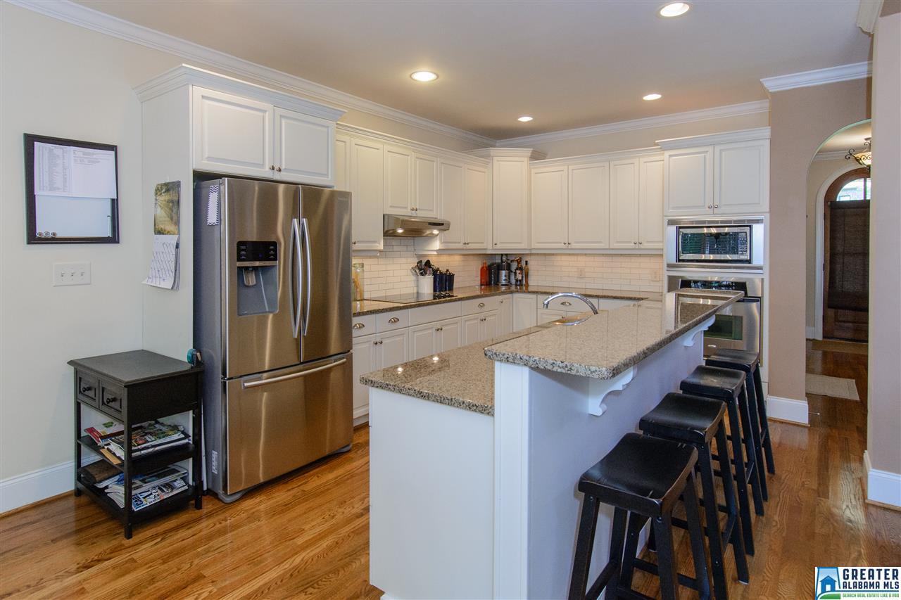 1061 DUNSMORE DR, Chelsea, AL 35043