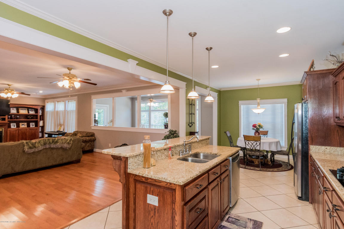 637 HAYFIELD Dr, Dora, AL 35062
