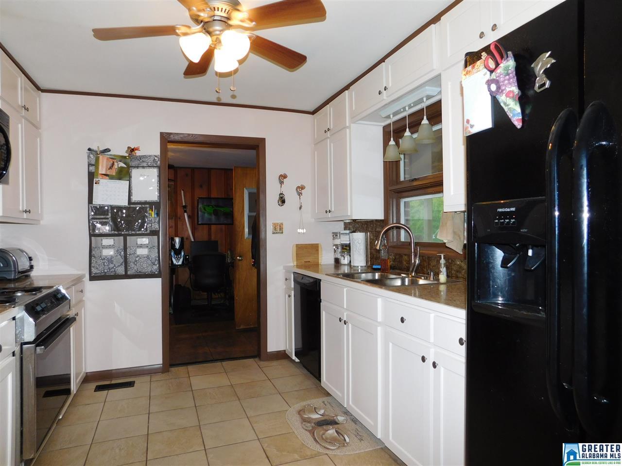 1921 MAPLE DR, Gardendale, AL 35071