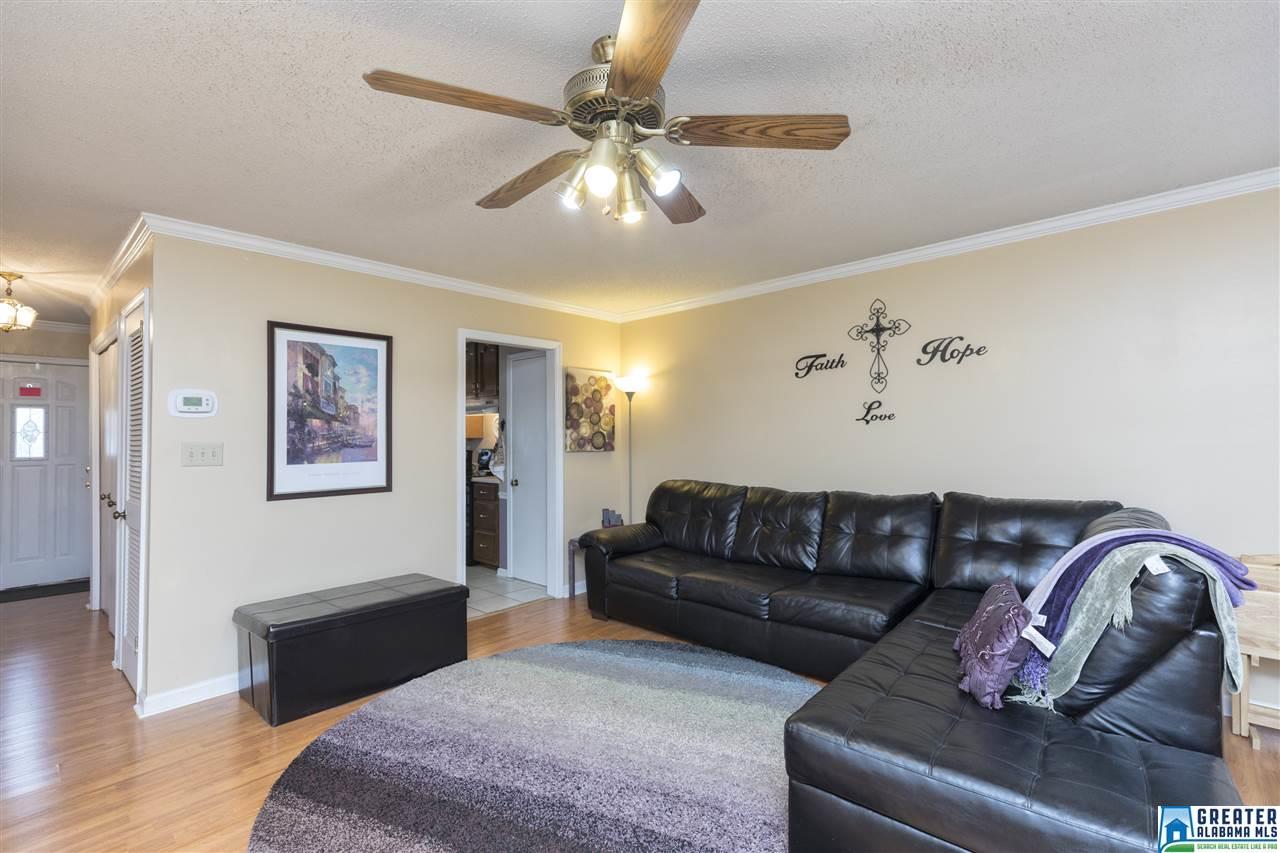 421 JAMESTOWN MANOR DR, Gardendale, AL 35071