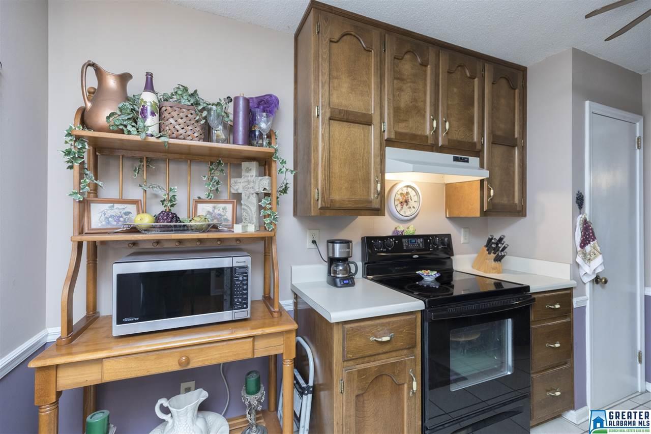 421 JAMESTOWN MANOR DR, Gardendale, AL 35071